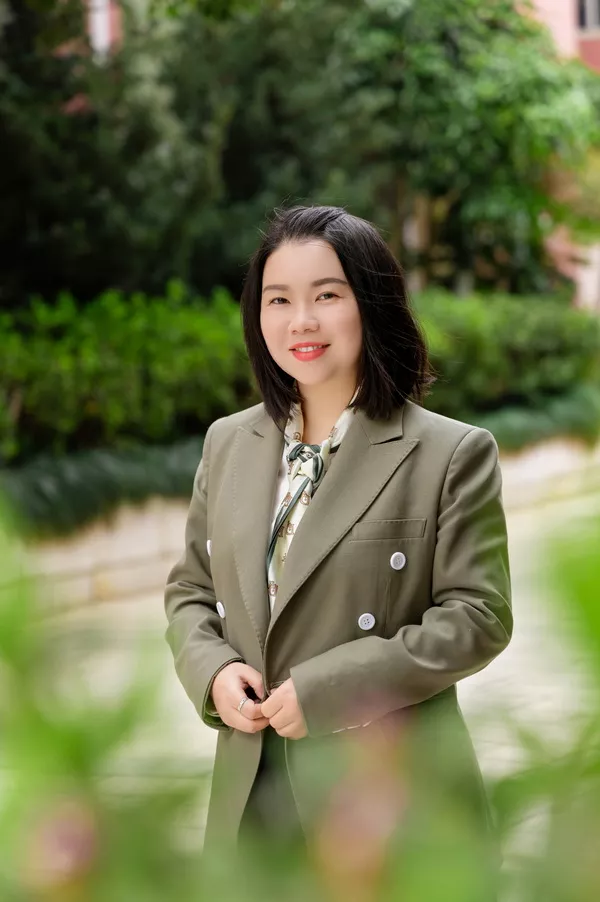 李冬洁　数学教师
昆明市教坛新秀、官渡区教坛新秀