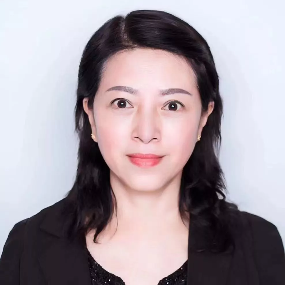 白莉
高中语文教师
毕业于云南师范大学中文系，荣获2006-2007学年云南师大附中高新一中优秀教师称号；荣获2008-2009学年优秀教师称号；荣获2010-2011学年昆明高新区亨德森高新一中优秀教师称号；荣获2013-2014学年云南师范大学实验中学优秀教师称号；荣获2022年全国青少年语文能力交流展示优秀指导教师三等奖。