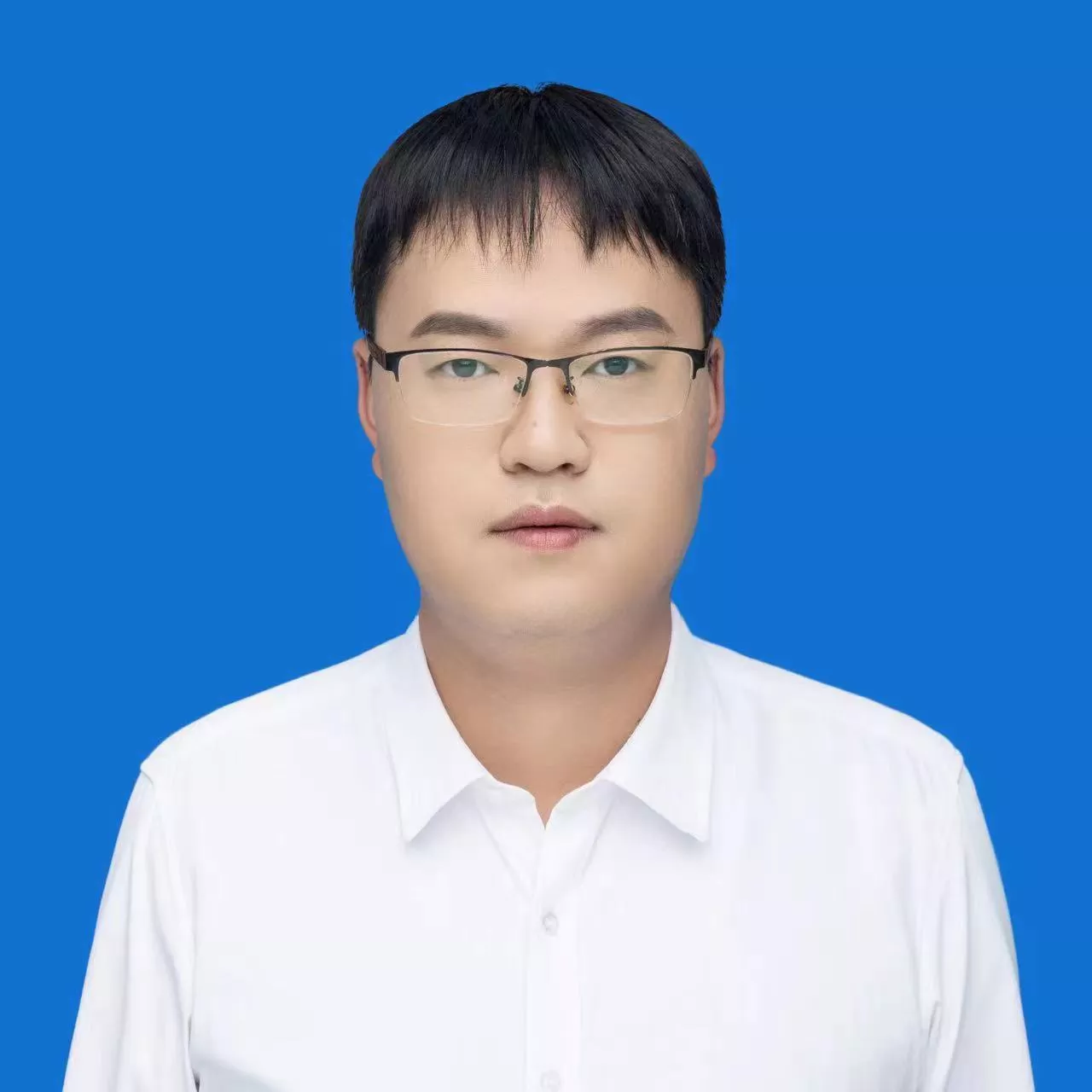 赵小健
高中物理教师
研究生学历，从事高中物理教学十余年，具有丰富的经验和扎实的理论功底，所教学生数十位考上北大、清华；数百位学生考上985、211等名校。