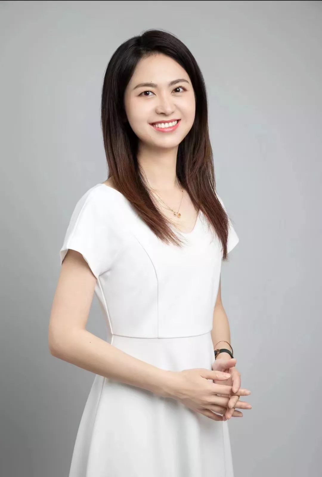陈婷婷
高中日语教师，高分通过日语等级N1考试
毕业于天津工业大学日语专业，有着多年的日语高考教学经验，注重考试提分，平均提分40分左右。帮助多位高三学生，特别是英语学习有困难的选择了日语的学生，找到新的方向和道路，协助他们外语成绩提分成功。