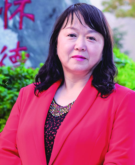 李冰
中学地理高级教师、省级教学能手、市级骨干教师、云南省学考命题组成员，高考阅卷组成员、清北导师。