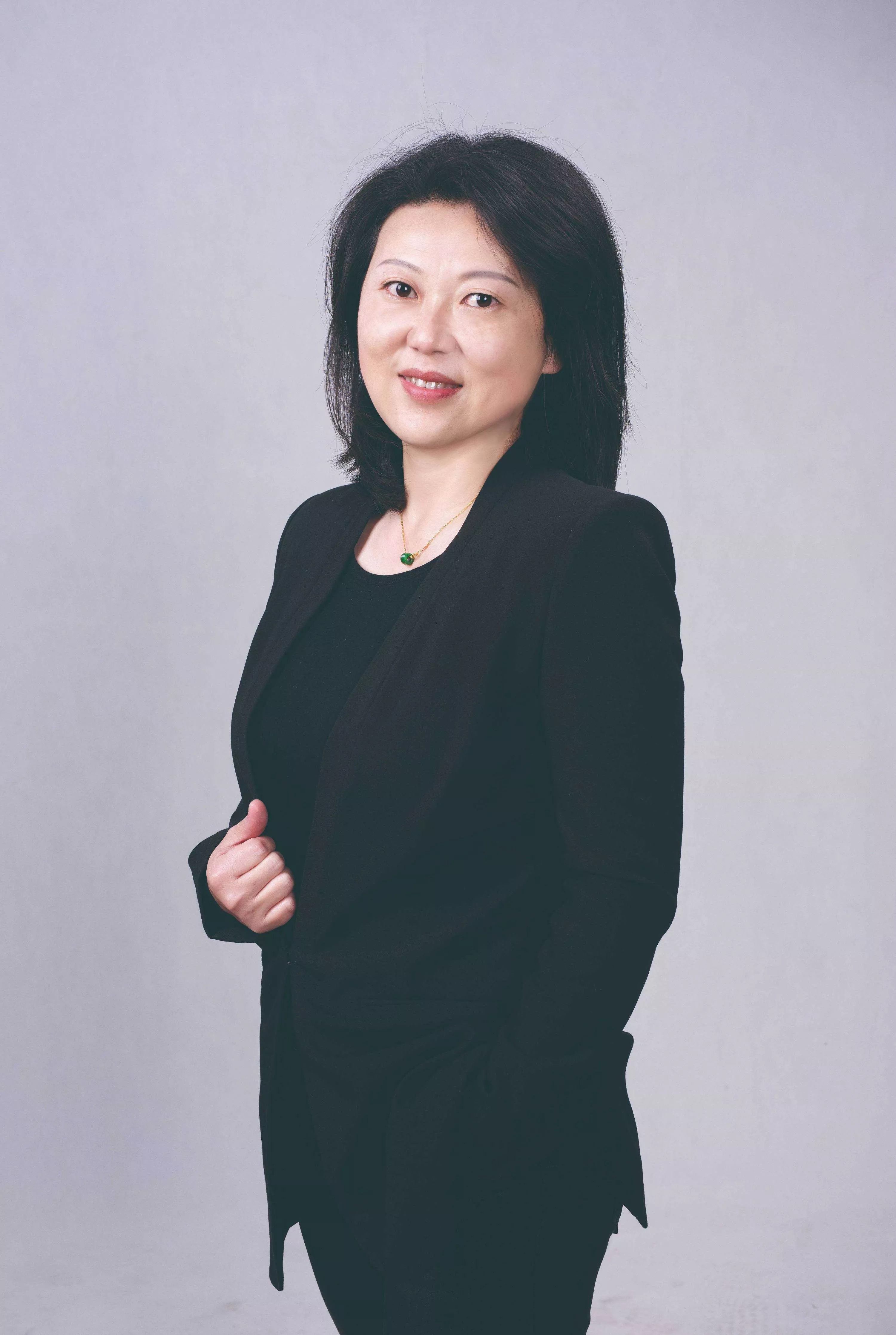 黄萍
高中英语教师，毕业于云南师范大学
教龄14年，有4年海外游学经历。教学经验丰富，擅抓英语高考知识点，善于营造良好、活泼的课堂氛围，能激发学生的学习兴趣。自2017年起，连续5年担任高考复读班主任工作，深得学生和家长的喜爱和认可。