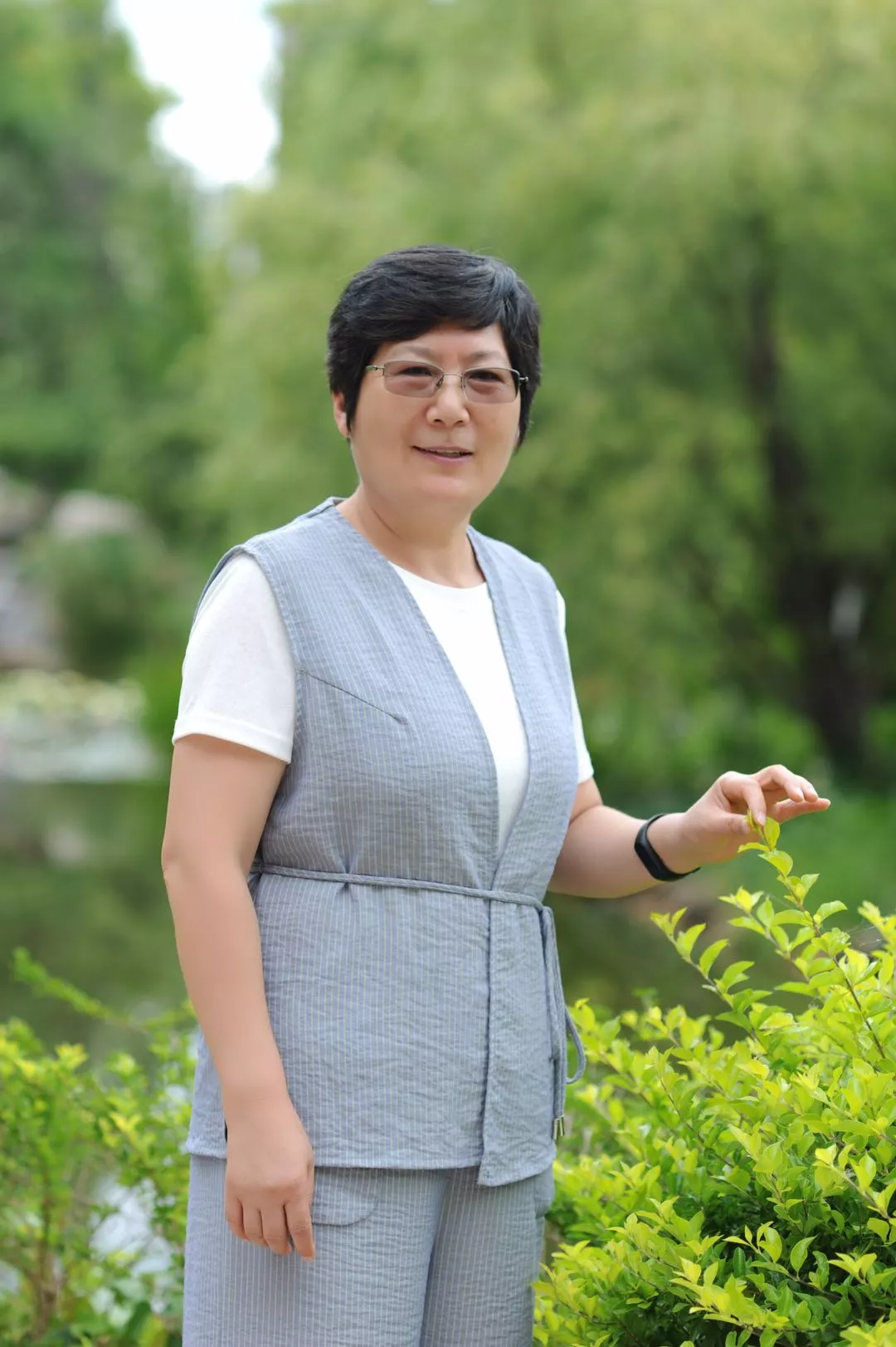 陈峯
英语学科高级教师
云南师范大学英语本科、西南师范大学教育学原理研究生班毕业。获英国教师学院TESOL课程毕业证，“云南省省级中小学骨干教师”，昆明市第十一届“杰出园丁”。
从事中学英语教学工作32年，有坚实深厚的教学功底及独特严谨、细致的教学方法，深受学生的爱戴和欢迎，培养了多名北大清华学子。多次被聘为昆明市高考复习专家组成员。
曾主持并参与《中国日报》下设《21世纪英语报